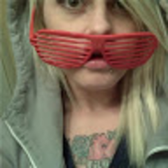 Meet your Posher, Stephanie - Picture 1 of 1